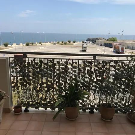 Nocleg ze śniadaniem Lo Scoglio 4*