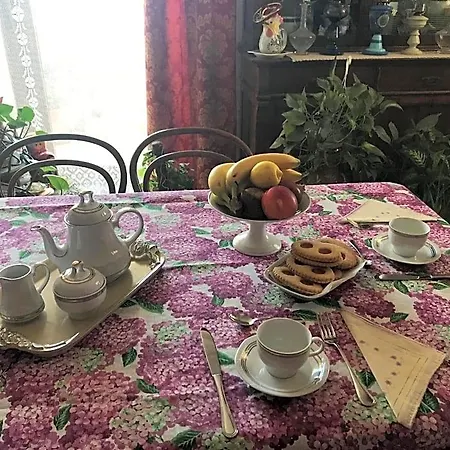 Bed & Breakfast Lo Scoglio 4*