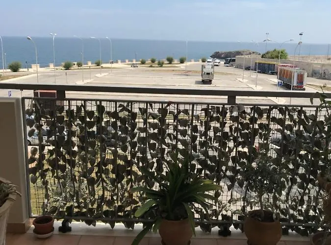 Bed & Breakfast Lo Scoglio 4*